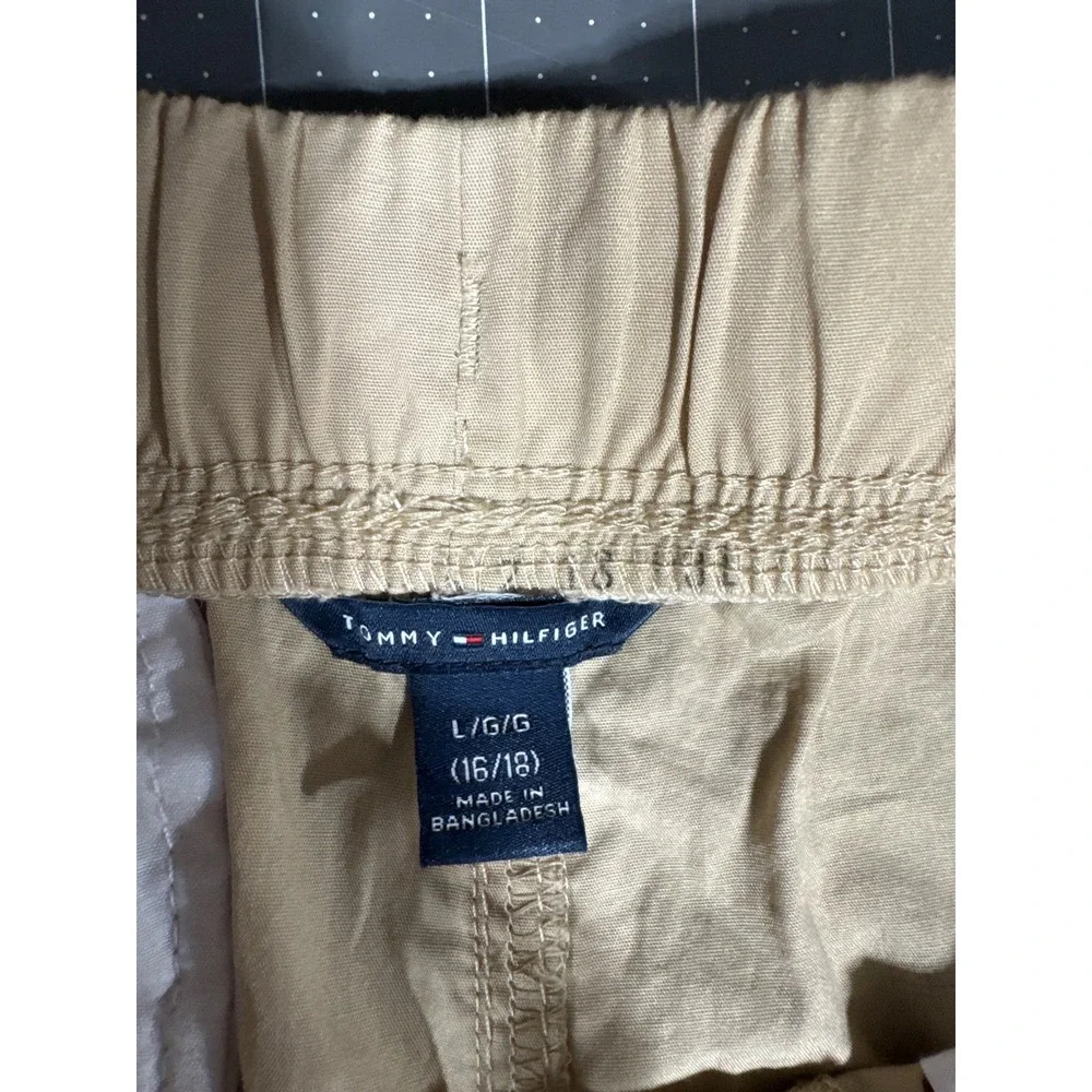 TH tan safari‎  shorts size 16-18 (lg)